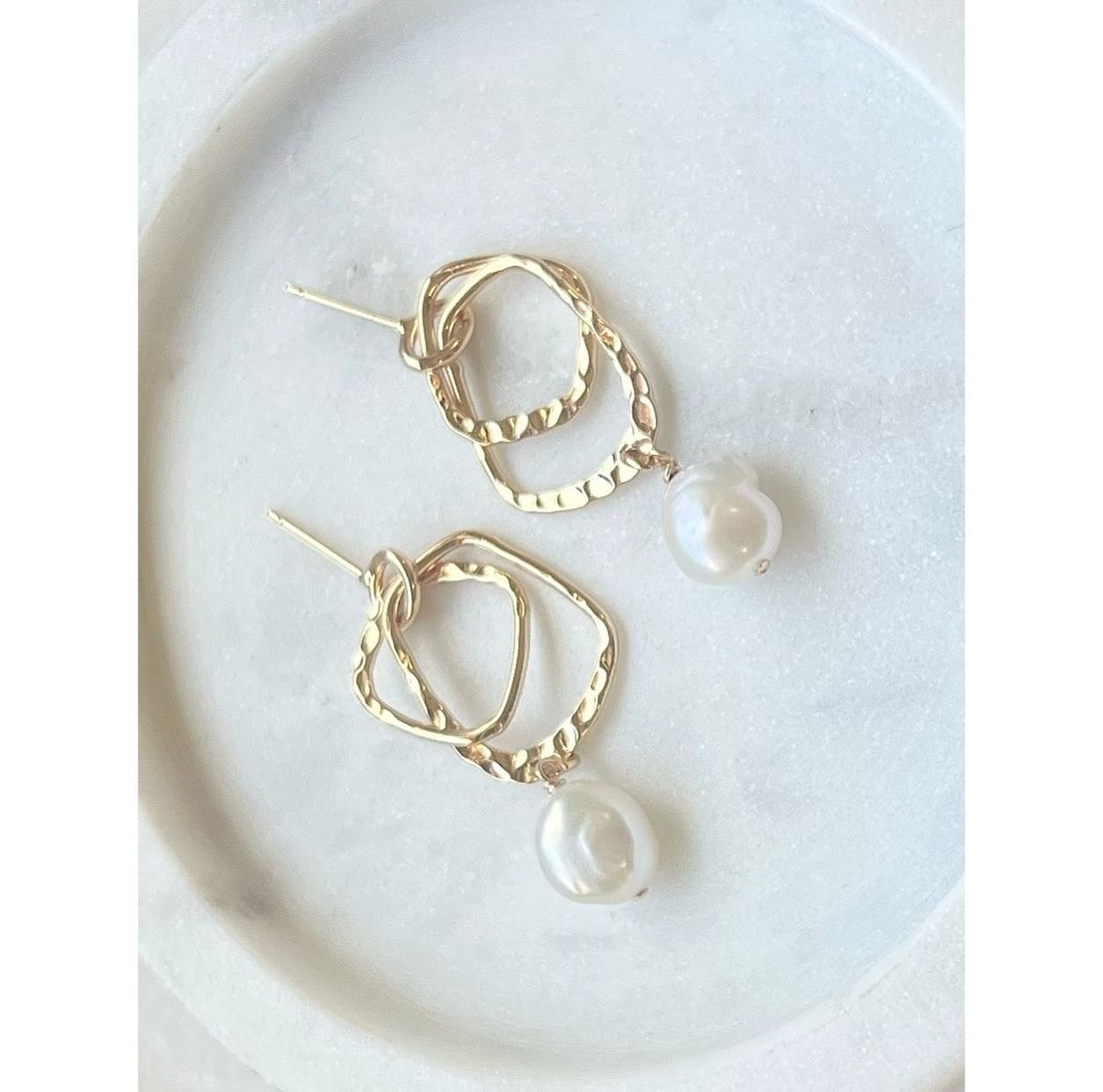 .Double Hoop Luxe Pearls